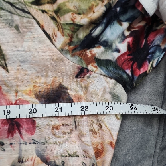 Time and Tru Floral Tunic Top in Cream Multi - Picture 5 of 7
